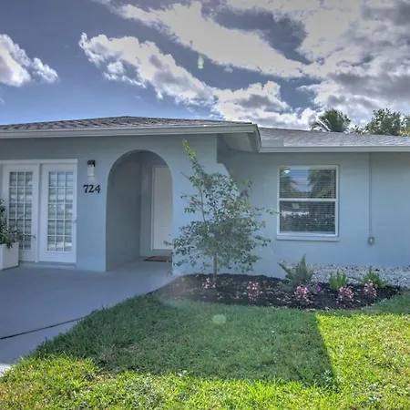 Newly Refurbished Naples Park Cottage With A Heated Pool Exterior photo