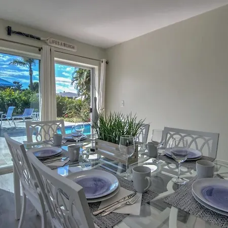 Newly Refurbished Naples Park Cottage With A Heated Pool Exterior photo