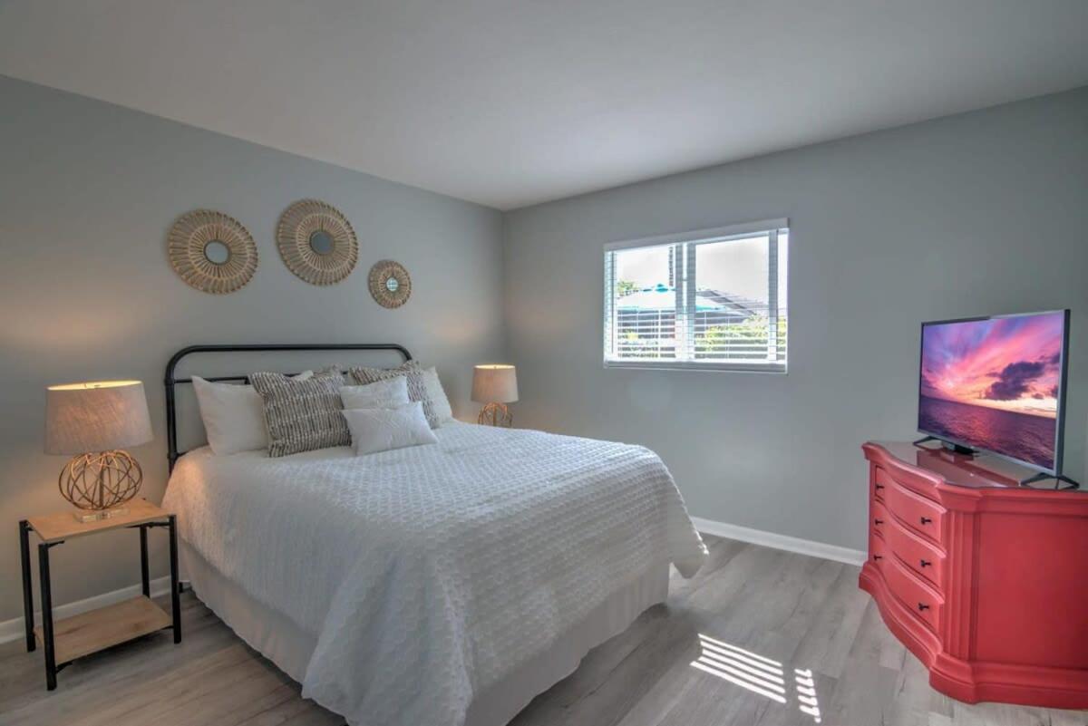 Holiday home Newly Refurbished Park With A Heated Pool Naples